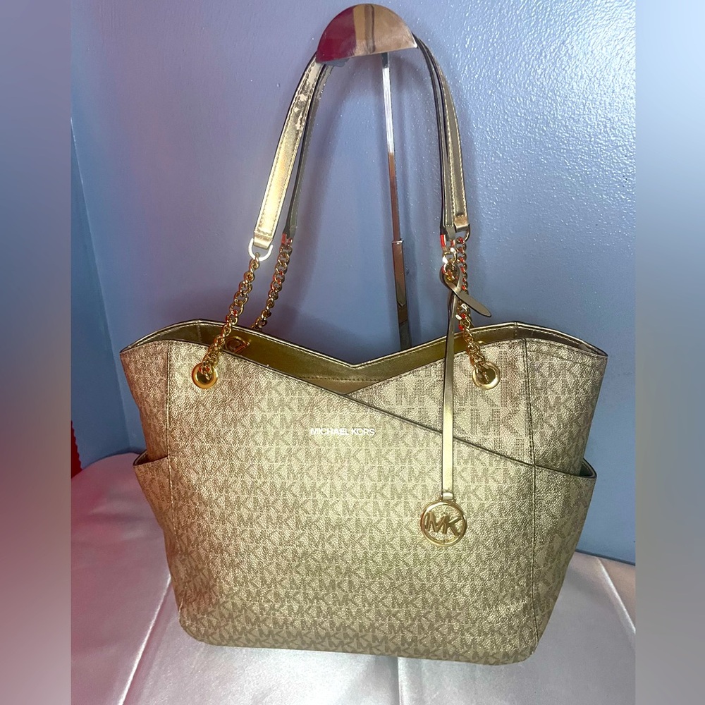 Authentic Michael Kors Purse!!! #020